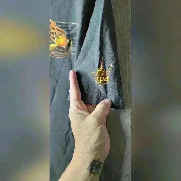 Year of  the Dragon tee shirt size X-large. Grey background. - Picture 2 of 5